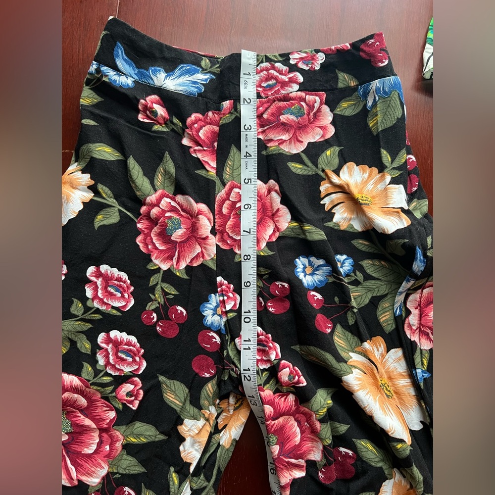 FARM Rio patterned pants, size small - Picture 6 of 6